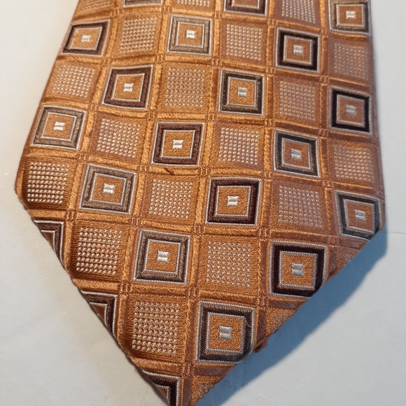 Micheal Kors Textured Geometric Silk Necktie - Picture 3 of 7